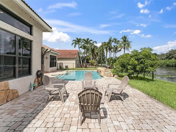 2864 E Abiaca Cir, Davie FL 33328