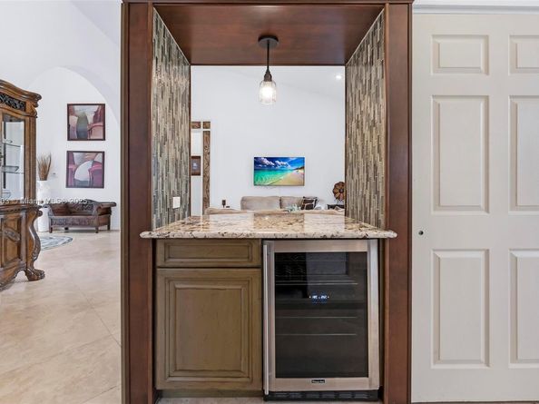 2864 E Abiaca Cir, Davie FL 33328