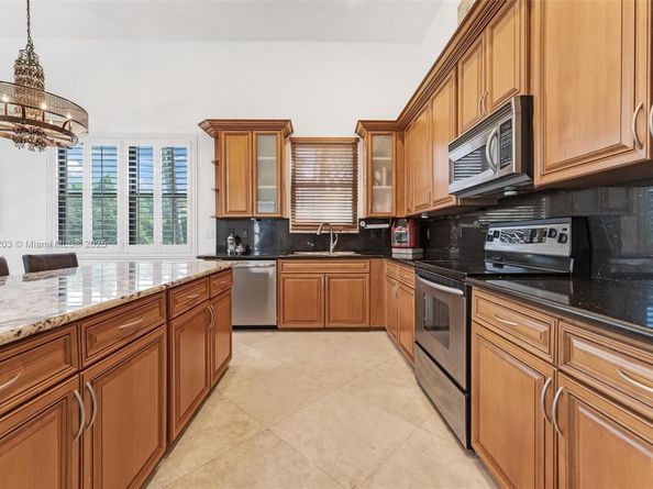 2864 E Abiaca Cir, Davie FL 33328