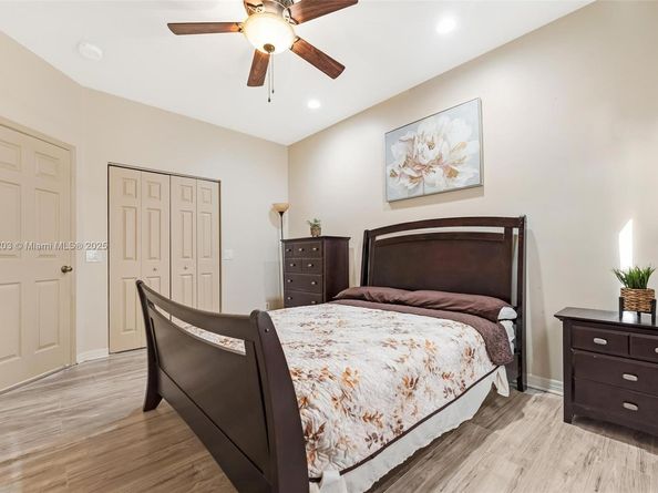 2864 E Abiaca Cir, Davie FL 33328