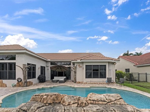 2864 E Abiaca Cir, Davie FL 33328