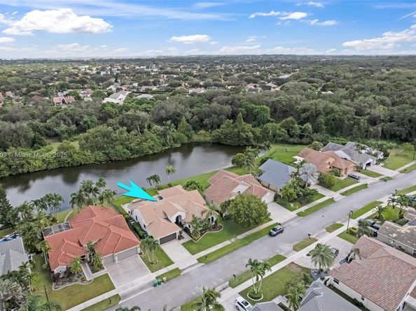 2864 E Abiaca Cir, Davie FL 33328
