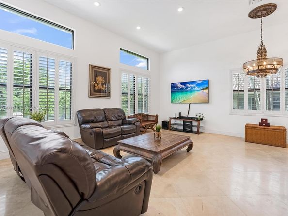 2864 E Abiaca Cir, Davie FL 33328