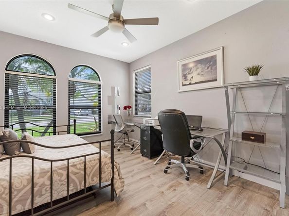 2864 E Abiaca Cir, Davie FL 33328