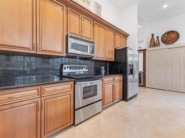2864 E Abiaca Cir, Davie FL 33328