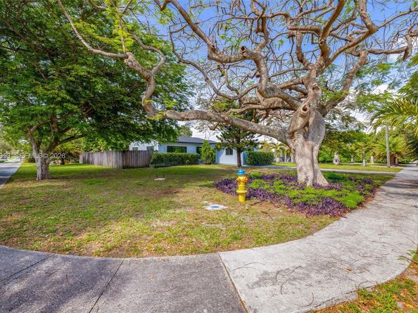 1998 NE 180th St, North Miami Beach FL 33162