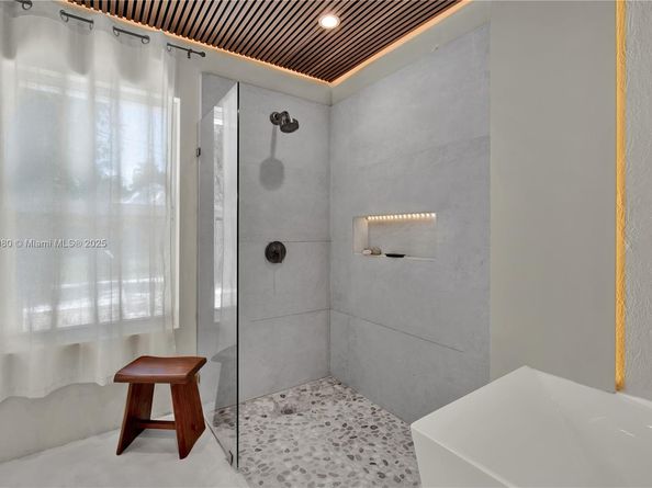 520 Bay Point Rd, Miami FL 33137