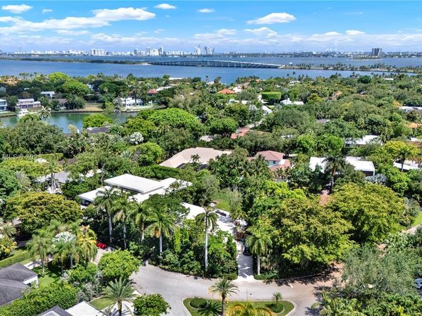 520 Bay Point Rd, Miami FL 33137