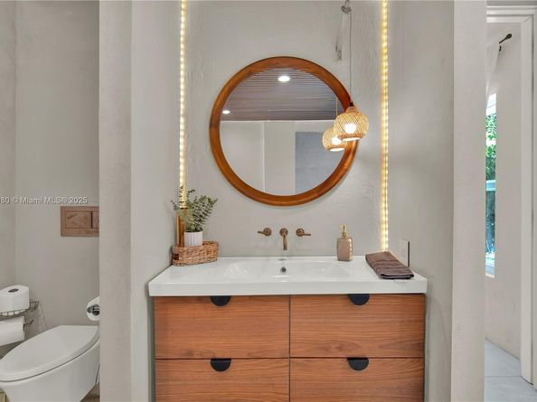 520 Bay Point Rd, Miami FL 33137