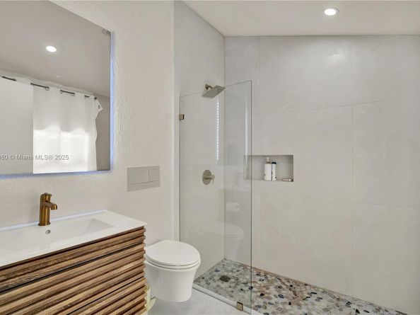 520 Bay Point Rd, Miami FL 33137