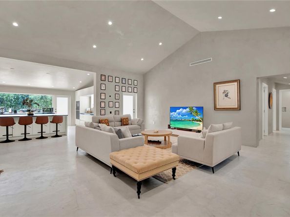 520 Bay Point Rd, Miami FL 33137