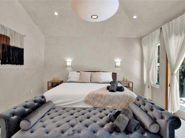 520 Bay Point Rd, Miami FL 33137