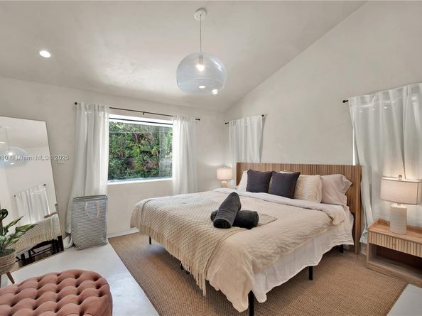 520 Bay Point Rd, Miami FL 33137