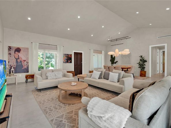 520 Bay Point Rd, Miami FL 33137