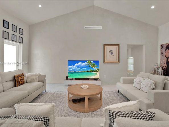 520 Bay Point Rd, Miami FL 33137