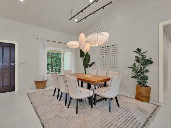 520 Bay Point Rd, Miami FL 33137