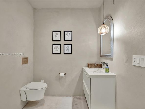 520 Bay Point Rd, Miami FL 33137