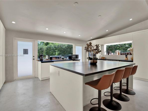 520 Bay Point Rd, Miami FL 33137