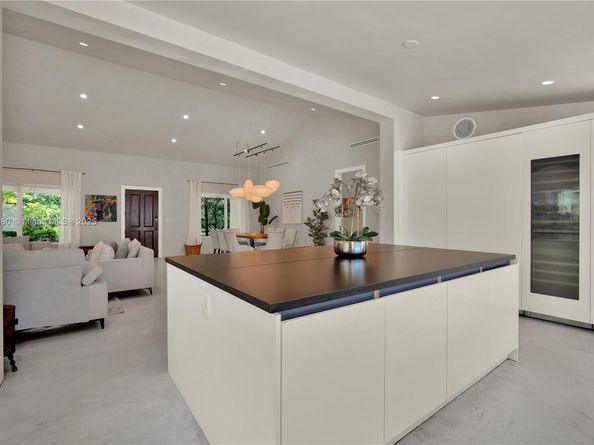 520 Bay Point Rd, Miami FL 33137