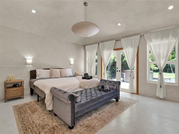 520 Bay Point Rd, Miami FL 33137