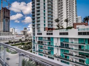 90 SW 3rd St TH706, Miami FL 33130