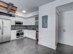 90 SW 3rd St TH706, Miami FL 33130