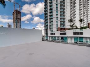 90 SW 3rd St TH706, Miami FL 33130