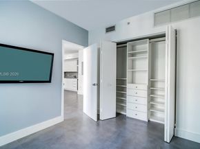 90 SW 3rd St TH706, Miami FL 33130