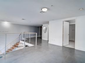 90 SW 3rd St TH706, Miami FL 33130