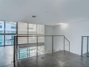 90 SW 3rd St TH706, Miami FL 33130