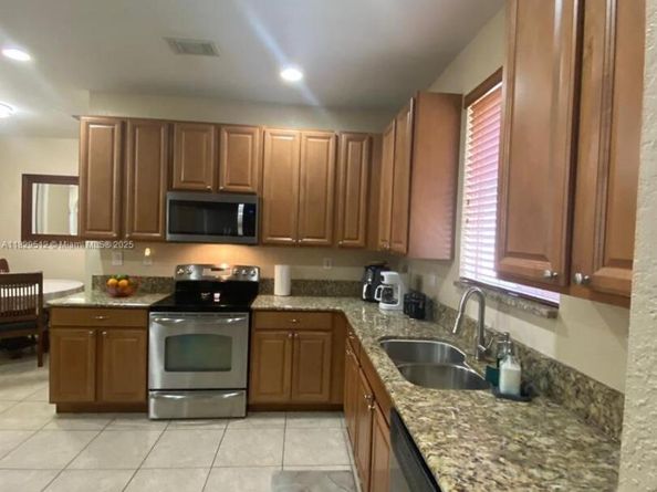 27049 SW 142nd Ave, Homestead FL 33032