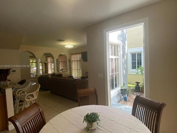 27049 SW 142nd Ave, Homestead FL 33032