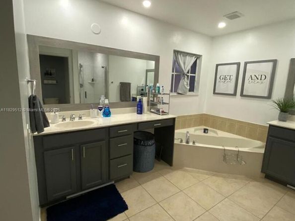 27049 SW 142nd Ave, Homestead FL 33032