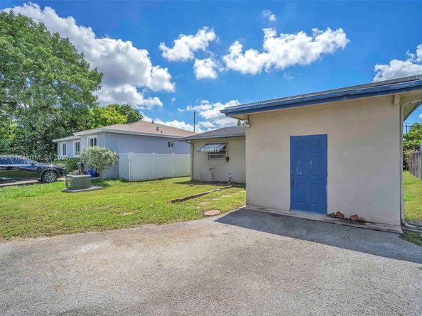6330 Madison St, Hollywood FL 33023