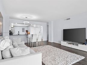 437 Golden Isles Dr 5J, Hallandale Beach FL 33009