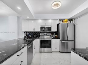 437 Golden Isles Dr 5J, Hallandale Beach FL 33009