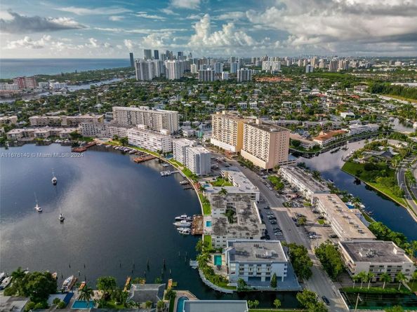437 Golden Isles Dr 5J, Hallandale Beach FL 33009