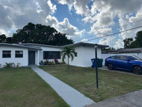 860 NW 171st St, Miami Gardens FL 33169