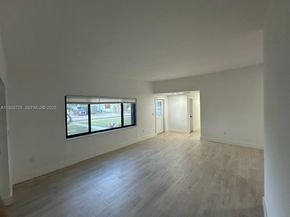 860 NW 171st St, Miami Gardens FL 33169