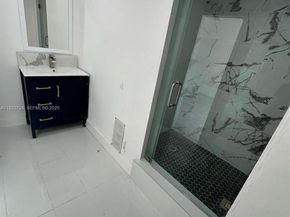 860 NW 171st St, Miami Gardens FL 33169