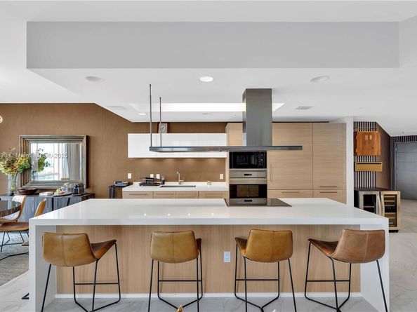 17111 Biscayne Blvd 1709, North Miami Beach FL 33160
