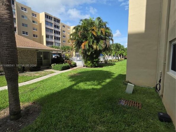 620 NE 12th Ave 101, Hallandale Beach FL 33009