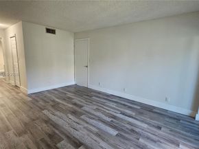 120 Lakeview Dr 113, Weston FL 33326