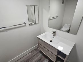 120 Lakeview Dr 113, Weston FL 33326