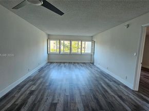 120 Lakeview Dr 113, Weston FL 33326