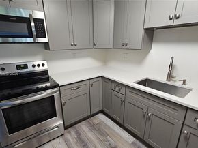 120 Lakeview Dr 113, Weston FL 33326