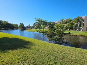 120 Lakeview Dr 113, Weston FL 33326