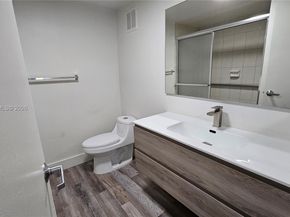 120 Lakeview Dr 113, Weston FL 33326