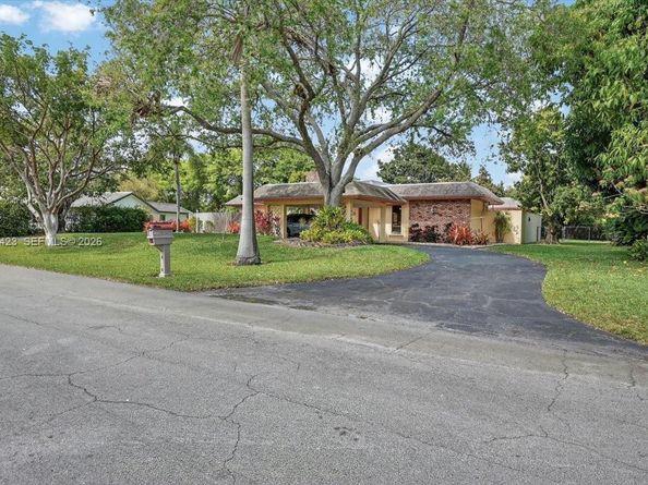 8261 SW 186th St, Cutler Bay FL 33157