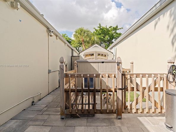 6616 E Miami Lakes Dr E, Miami Lakes FL 33014